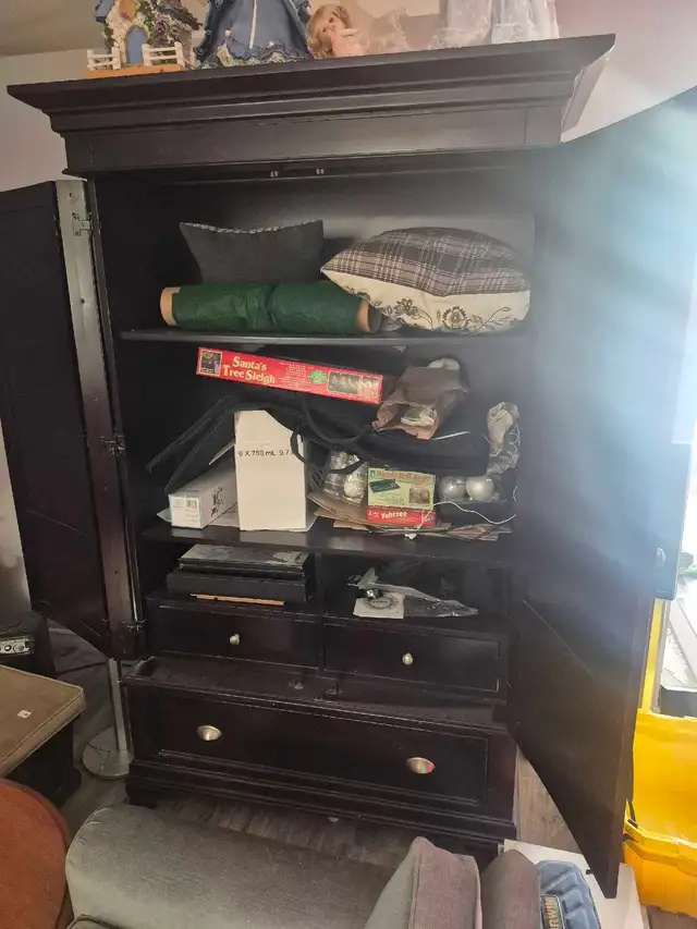 cherry cabinet SOLID WOOD in Hutches & Display Cabinets in Edmonton - Image 6