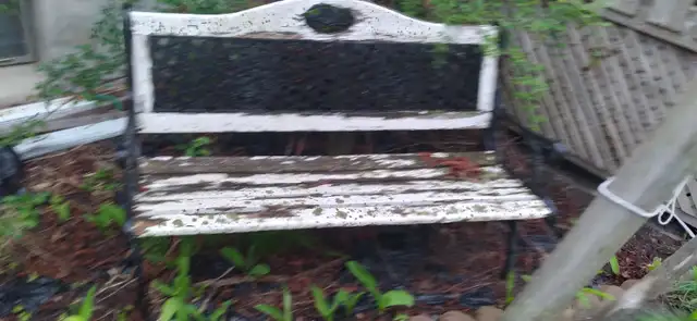 IRON/ STEEL WOOD YARD GARDEN BENCH, JUST NEEDS PAINT, VERY HEAVY in Patio & Garden Furniture in Sarnia - Image 3