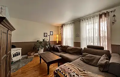 Libre pour le 1 novembre 2025, coloc 1 chambre privée pour une demoiselle en cohabitation. Bureau su...