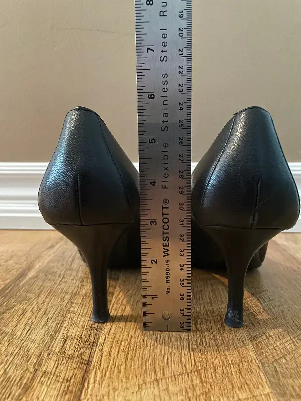 Black Calvin Klein heels/pumps - size 10M in Women's - Shoes in Oshawa / Durham Region - Image 3