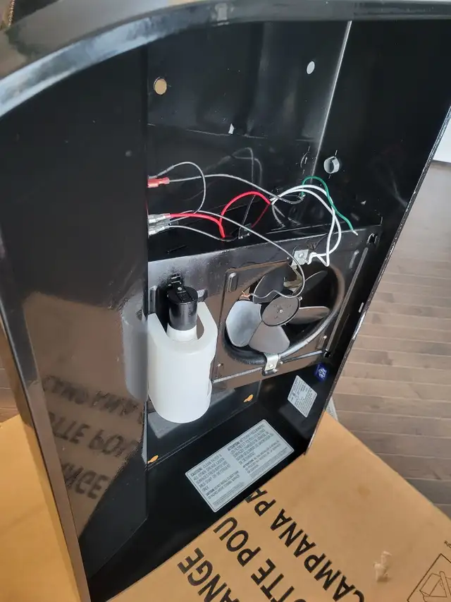 Hood Vent (from new build) - Air King brand above stove ($100) in Other in Ottawa - Image 9