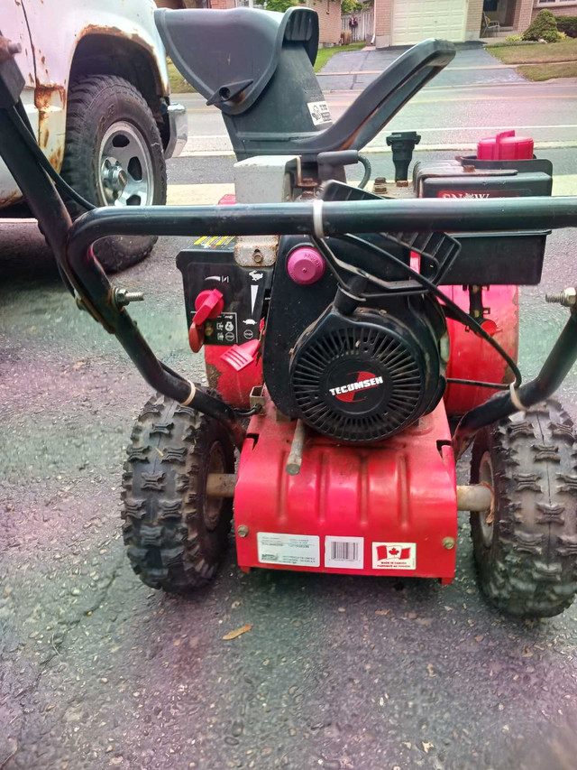5hp 22 yard machines snowblower  in Snowblowers in Woodstock - Image 3
