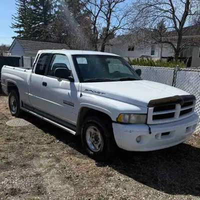 This powerful 2000 Dodge Ram 2500 Sport is equipped with a legendary 24-valve turbo 285000 miles, f4...