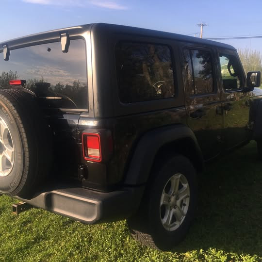 Jeep Wrangler Unlimited Sport S Turbo 2.0 2019 dans Autos et camions  à Rimouski / Bas-St-Laurent - Image 2