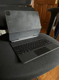 Apple iPad Magic Keyboard (12.9-inch)