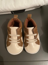 Baby boy size 3 shoes approx 9months 
