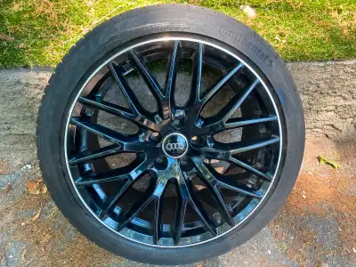 - Four AUDI black rims, product code: 8TO-601-025-DL - Four AUDI wheel caps, product code: 8TO-601-1...
