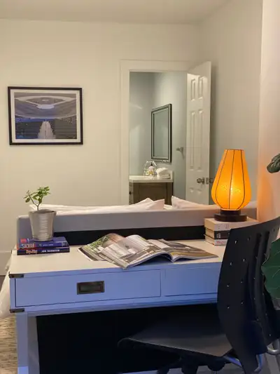 3 Beds/2 Baths/2 Levels of Living/Queen & Spadina