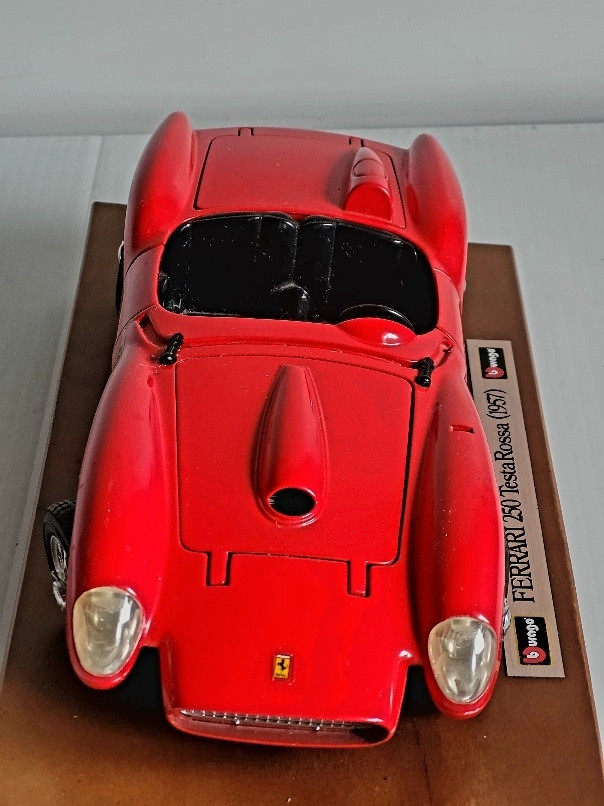 1957 Ferrari 250 Tessa Rossa 1.8 Die-cast Toy Car dans Jouets et jeux  à Ville de Montréal - Image 4