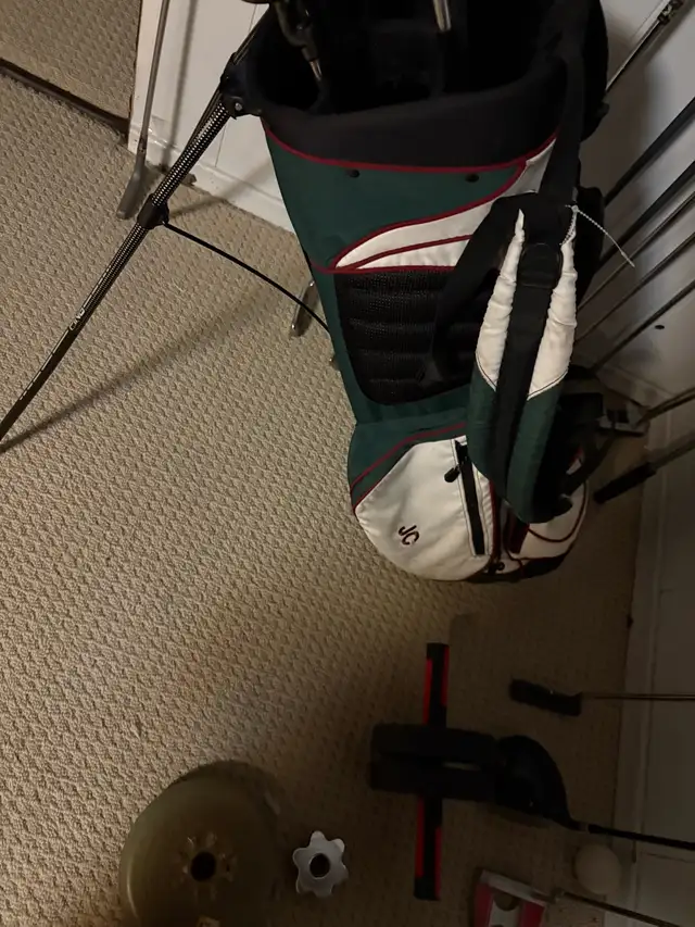 women’s right handed golf clubs and bag in Golf in Guelph - Image 4