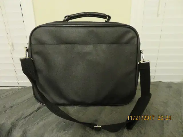 Rockport Laptop Case in Other in Markham / York Region - Image 3