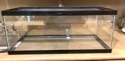 This is a pet terrarium that's ready for a new home! It's perfect for housing rodents, hamsters, rep...