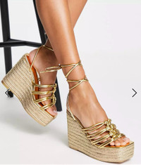 Gold strappy gold platform sandals size 8 BRAND NEW