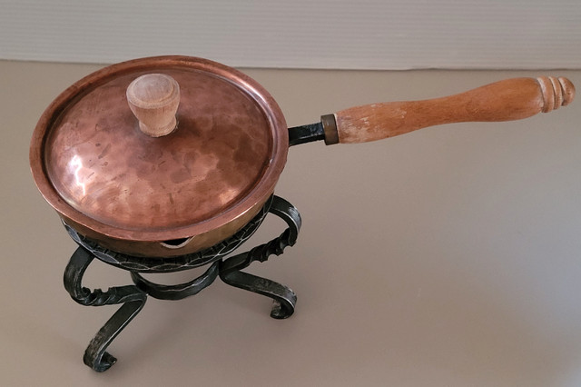 Vintage Hand Hammered Copper Chaffing Sauce Pan Butter Melting in Arts & Collectibles in Oshawa / Durham Region - Image 2