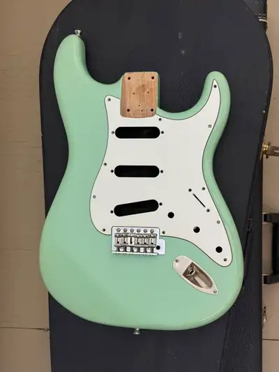 Stratocaster body in Surf Green. Includes complete bridge assembly, jack&plate, strap buttons and pi...