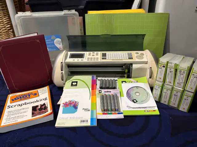  Cricut Expression machine with assesories 