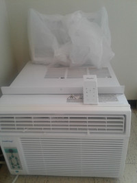 Window Air conditioner with remote control and complete  set