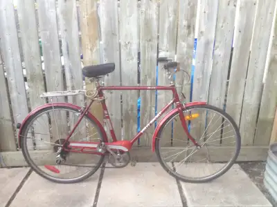 Vélo Sport Steel Frame City bike, Red, 6 speed, Great condition!, View more