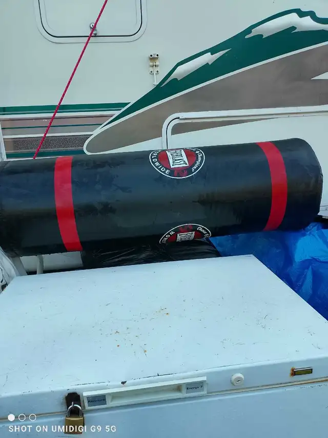 everlast punch/kick freestanding bag in Exercise Equipment in Vernon - Image 5