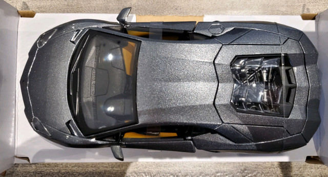 1:24 Diecast Maisto Lamborghini Aventador LP700-4 Grey in Arts & Collectibles in Kawartha Lakes - Image 3