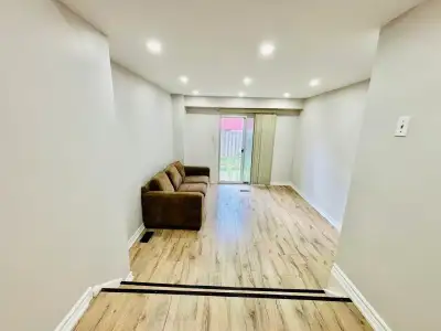 Whole Townhouse for rent at Eastern Chinatown The house contains 3 floors + Basement. The house come...