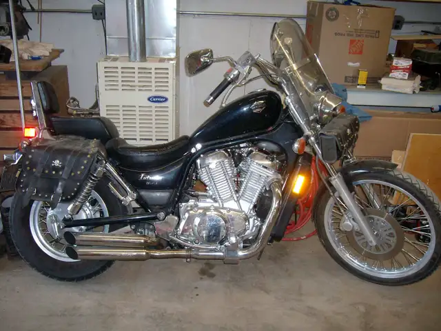 1998 suzuki intruder 800 in Street, Cruisers & Choppers in Calgary - Image 3