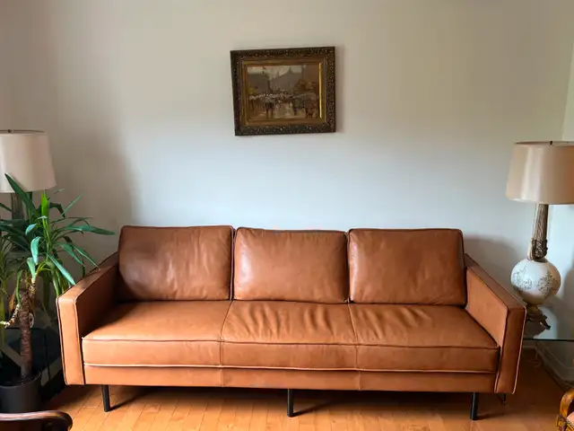 Leather Sofa; Almost New; Excellent conditions; Moving!!!628637371115541225