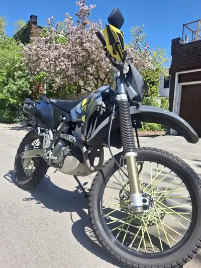 Suzuki DR-Z400S 2021 10 620 km Très bon état mécanique et esthétique. Démarre parfaitement. Batterie...