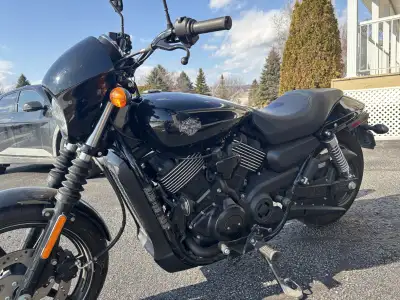 The 2015 Harley-Davidson XG750 Street 750 is an entry-level cruiser designed for urban riding. Featu...