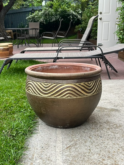 Very decorative and elegant, in a excellent esthetic and functional condition. Exact size as per pho...