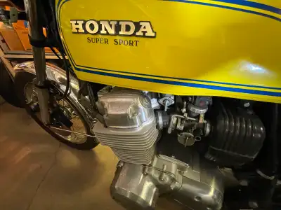 Extremely nice original condition CB 750 F Supersport. Starts and runs great . Always stored in dry...