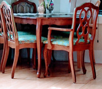 Queen Anne leg cherry table with 4 chairs