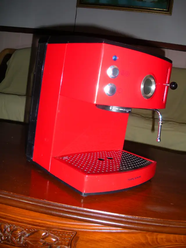 Stainless Steel  or Red Morphy Richard Espresso Machine in Coffee Makers in Stratford - Image 7