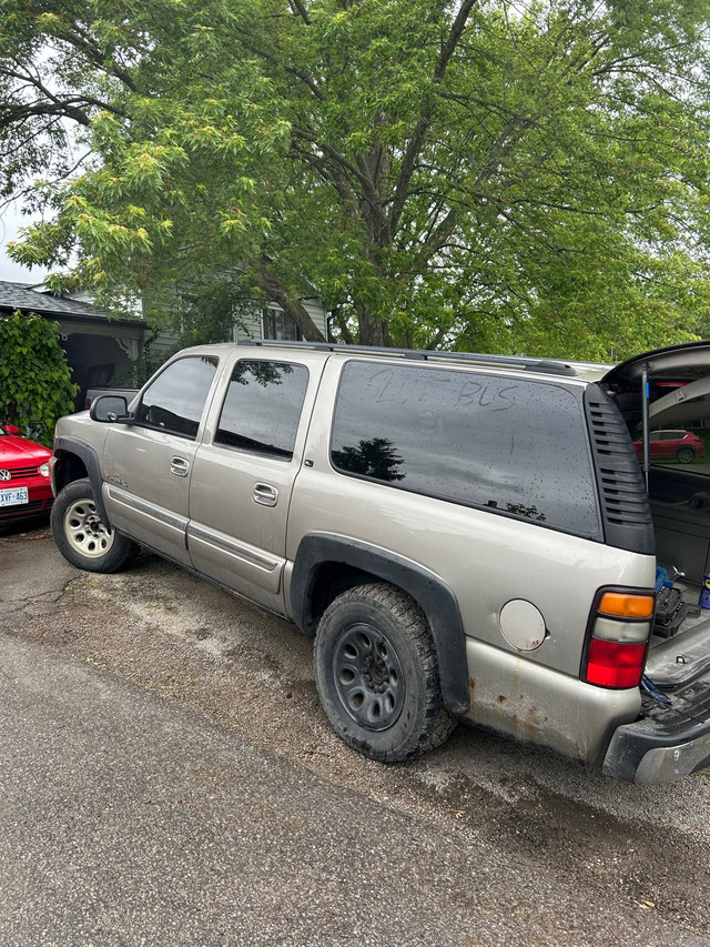 2003 gmc Yukon xl 4x4 in Cars & Trucks in Kawartha Lakes