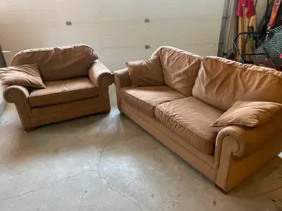 good condition, no tears,smoke free house, fabric has some fading, must pick up