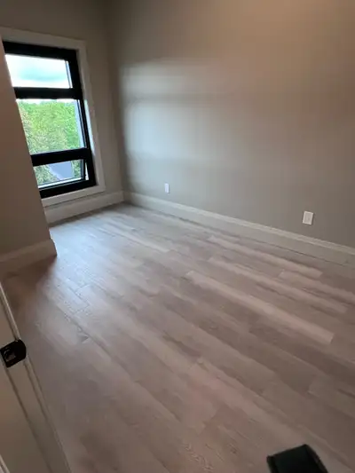 looking for female housemate to share place