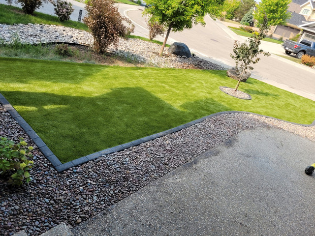 Professional Landscaping Services  in Lawn, Tree Maintenance & Eavestrough in Edmonton - Image 4