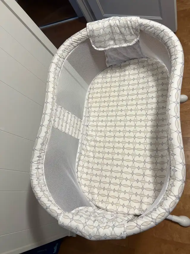 Halo bassinet in Cribs in City of Montréal - Image 4