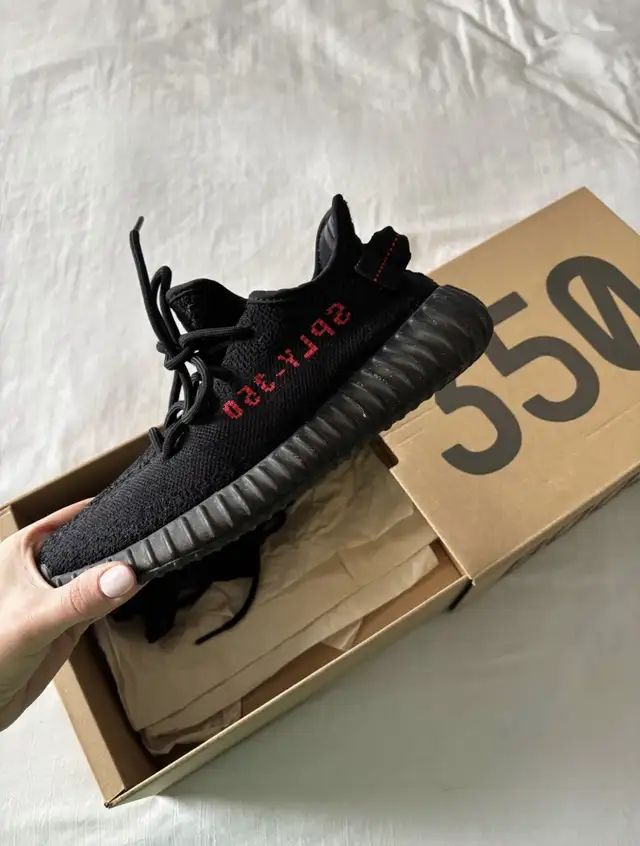 adidas Yeezy Boost 350 V2 in Men's Shoes in City of Toronto - Image 4