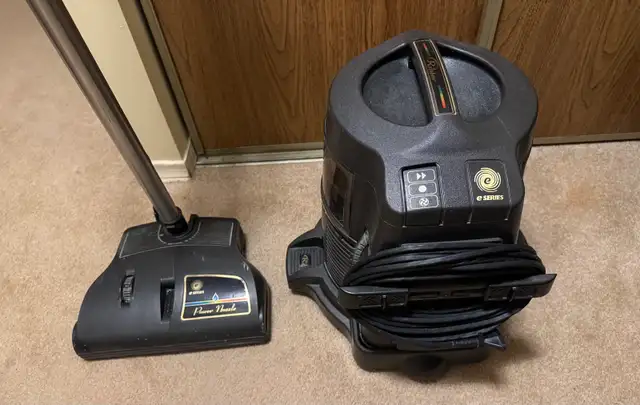 Rainbow e Series E2 Vacuum Cleaner in Vacuums in St. Catharines - Image 4