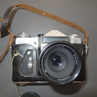 COLLECTIBLE ZENIT-E Film CAMERA 35mm WITH ACCESSORIES