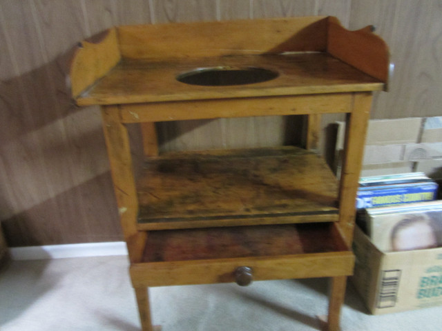 Antique Wash Stand In Very Good Condition for it's Age in Arts & Collectibles in Oshawa / Durham Region - Image 2