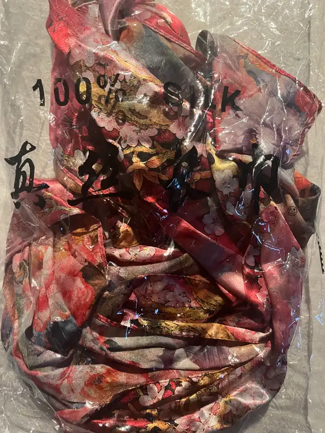 Like NEW CHINESE 100% SILK FLORAL Cherry SCARF China -Christmas in Women's - Other in Calgary - Image 2