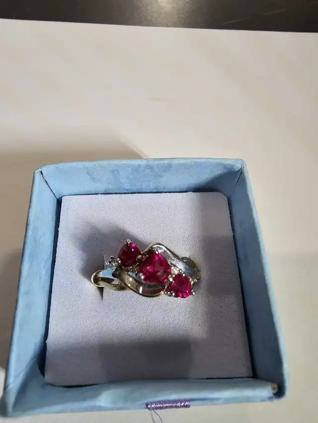 Ring ladies 10k gold 3 grams size 7 firm price in Jewellery & Watches in Calgary - Image 2