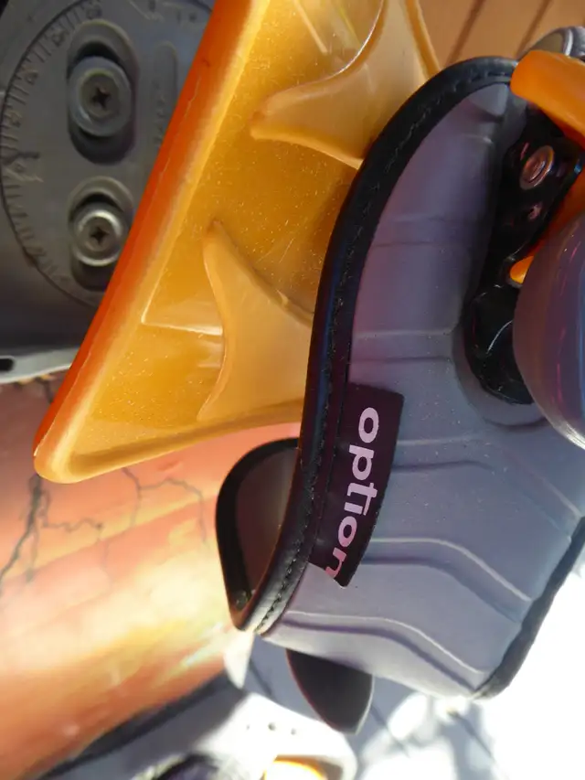 RARE Option SUPERCAP snowboard with Italian orange bindings in Snowboard in Delta/Surrey/Langley - Image 9