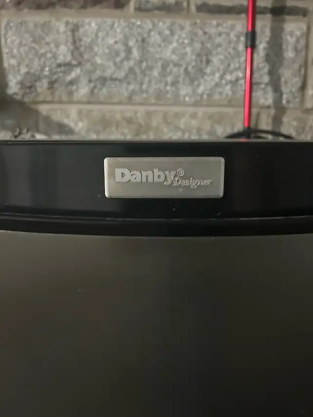 Danby Bar fridge in Refrigerators in Sherbrooke - Image 3