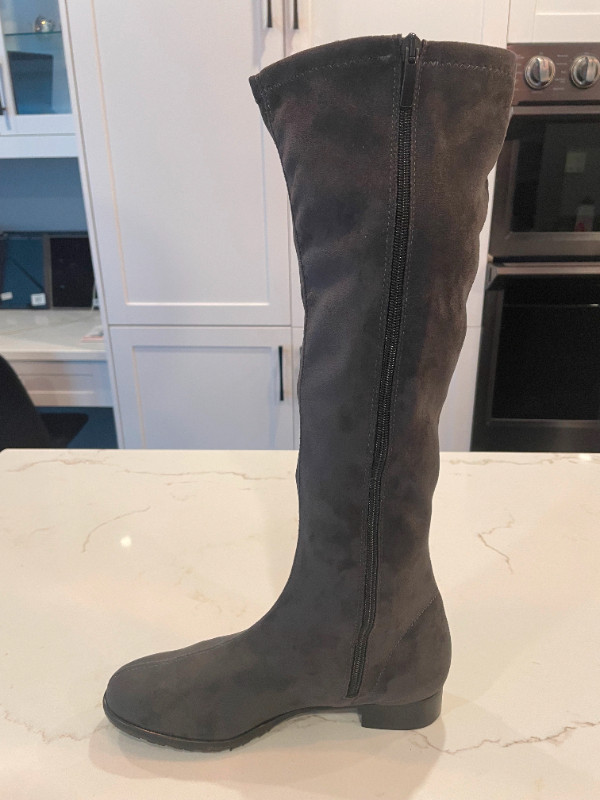 Ron White Grey Stretch Eco Suede Boot Size Euro 38/US 7.5/8 NEW in Women's - Shoes in Markham / York Region