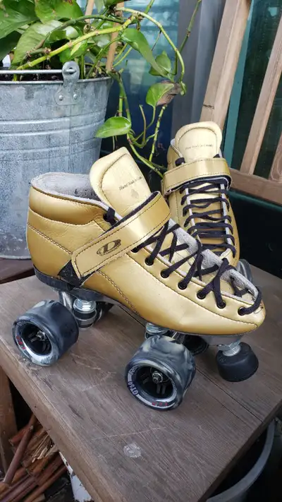 DOMINION Roller Skates - Low Cut Gold with Strap, View more