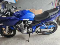 motocyclette suzuki 2004