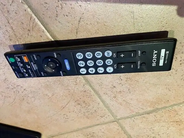 Sony KDL-46SL140 46- inch for sale in TVs in Markham / York Region - Image 3